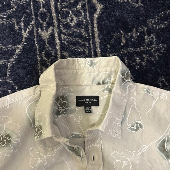 NWOT or EUC Club Monaco short sleeve button up sz medium - Picture 2 of 5
